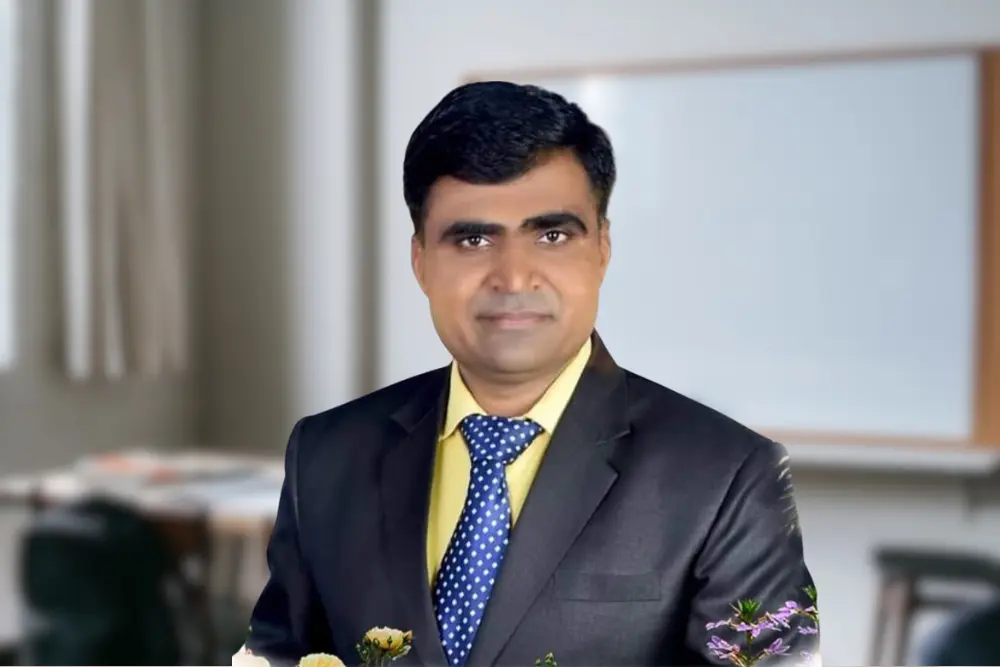 Mr. Ravindra Patil : Chairman